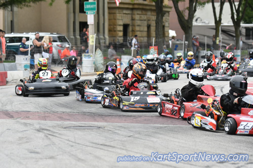 A field of 38 Briggs & Stratton 206cc 4-cycle powered karts with full bodywork took the green flag in the first race of the weekend at Rock Island. B&S powered karts are starting to dominate the sport in the U.S. due to their low cost and sealed engines.