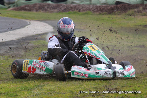 c & d grade kart titles - Fred Khan recovered from this to take 3rd in Clubman Light