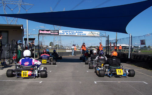 P-Platers Jason Sheales (10) and Matthew Richmond (90) on the tail of the Sportsman Restricted Heavy grid