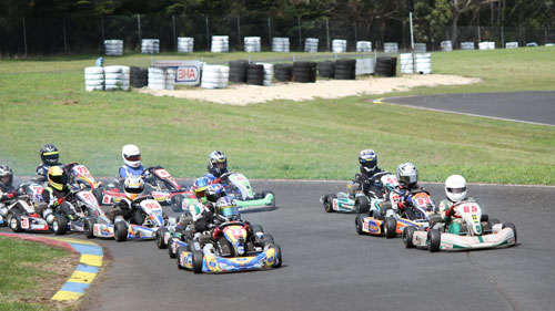 Rookies form up in sunny conditions at Hamilton Mathew Steel (33) and Tyler O'Leary (65) on the front row